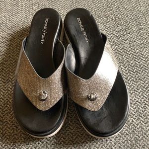 NWOT Donald Pliner sandals